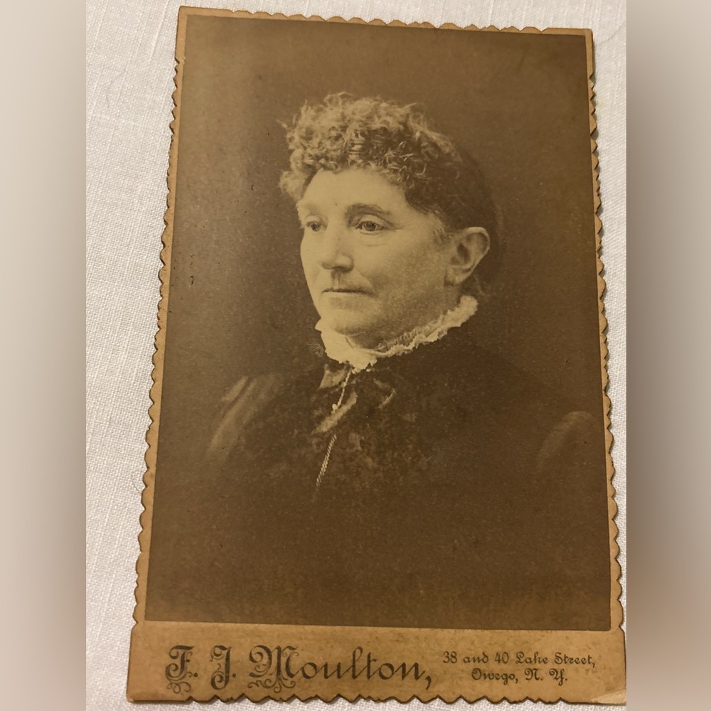 Antique Cabinet Card F.J. Moulton Owego NY Victorian Lady 1890s'